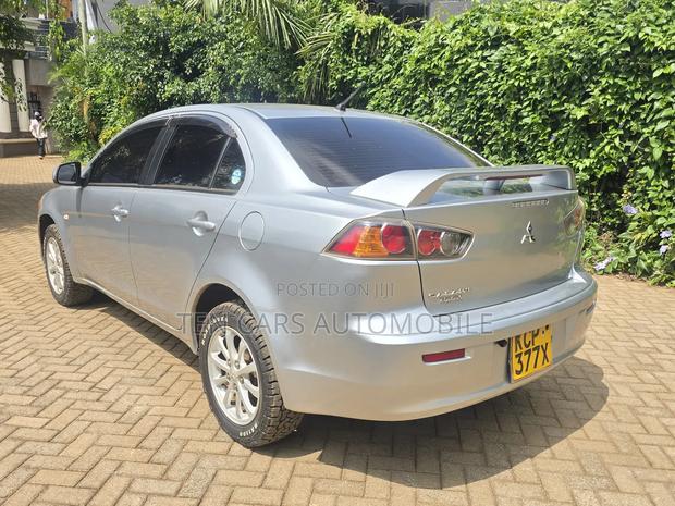 Mitsubishi Galant 2010 Silver