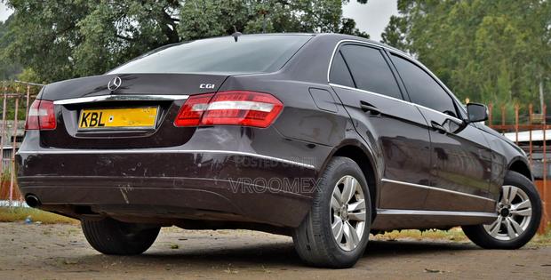 Mercedes-Benz E250 2010 Maroon