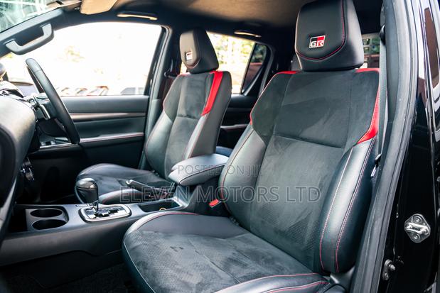 Toyota Hilux 2021 Black