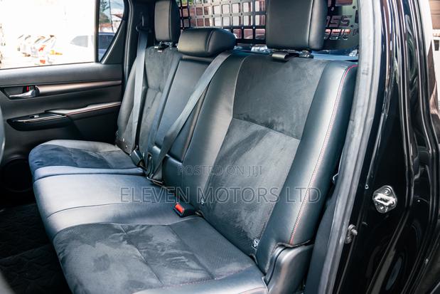 Toyota Hilux 2021 Black
