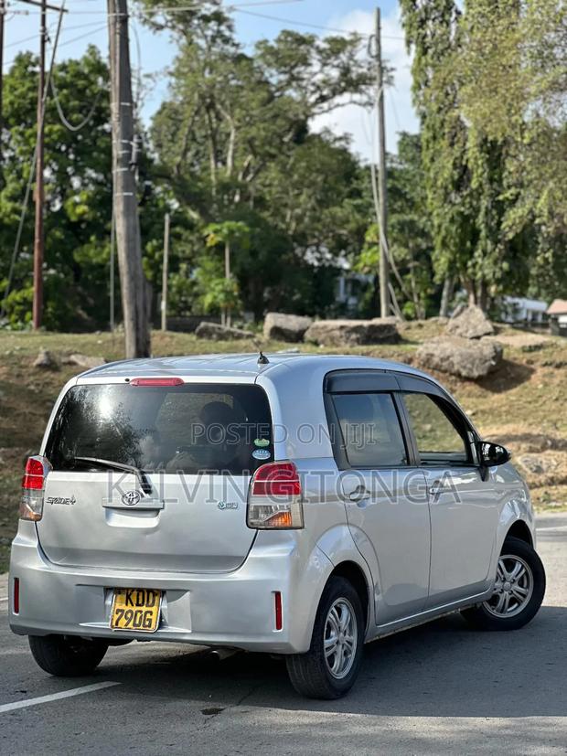 Toyota Spade 2015 Blue