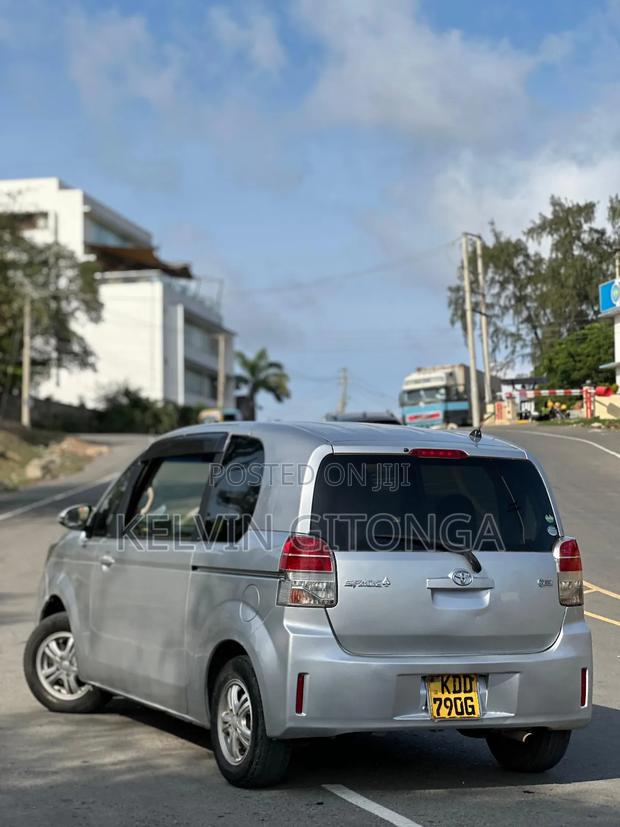 Toyota Spade 2015 Blue