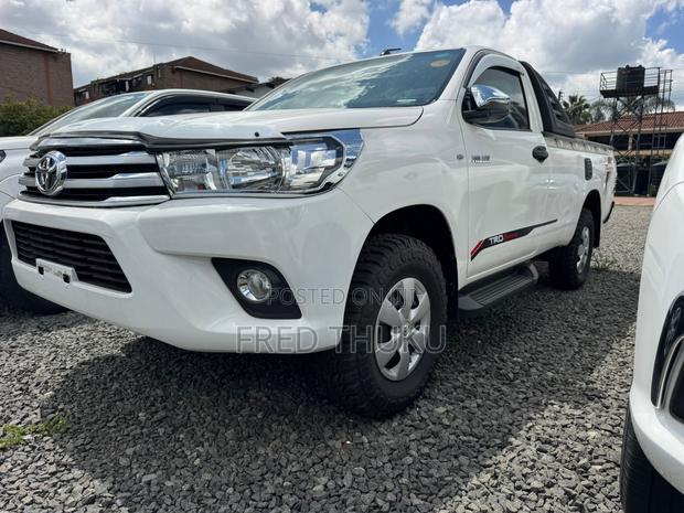 Toyota Hilux Revo Smart Cab Deisel 2.4 RWD 2018 White