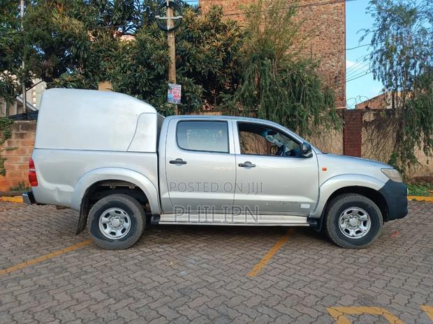 Toyota Hilux 2012 Silver