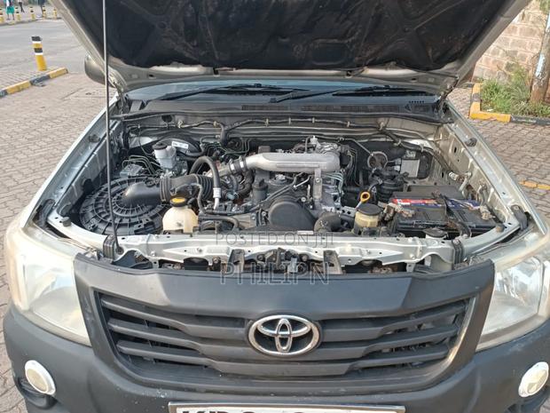 Toyota Hilux 2012 Silver