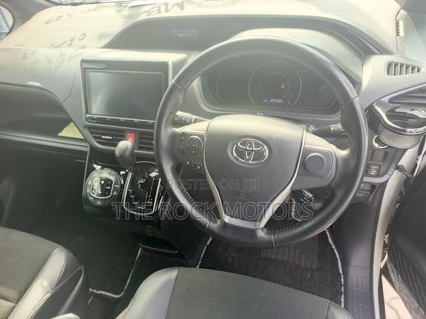 Toyota Noah 2019 White