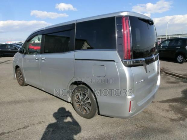 Toyota Esquire 2019 Gray