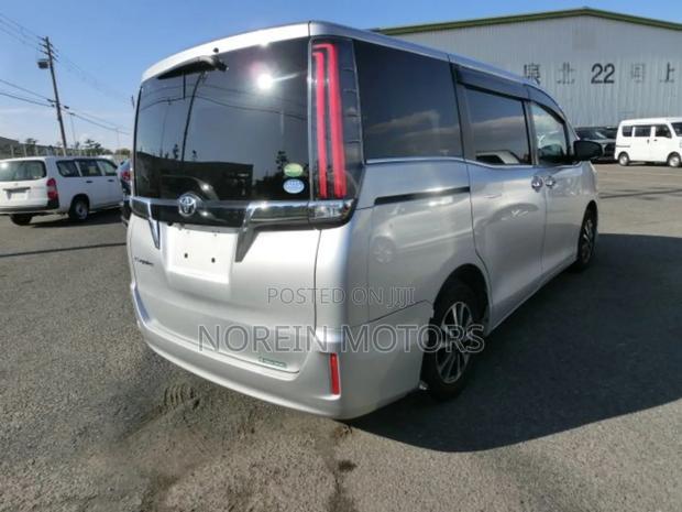 Toyota Esquire 2019 Gray