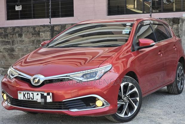 Toyota Auris 2015 Burgundy