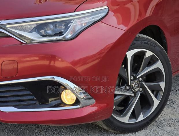 Toyota Auris 2015 Burgundy