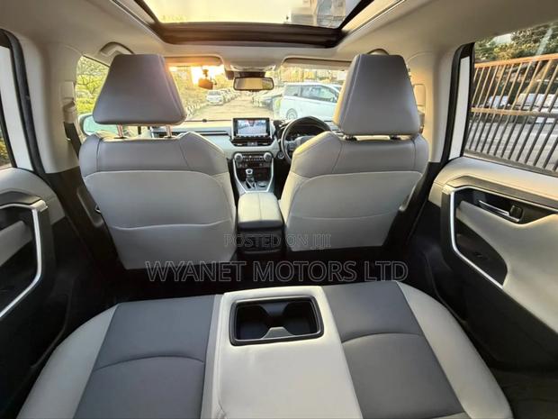 Toyota RAV4 Hybrid 2019 White