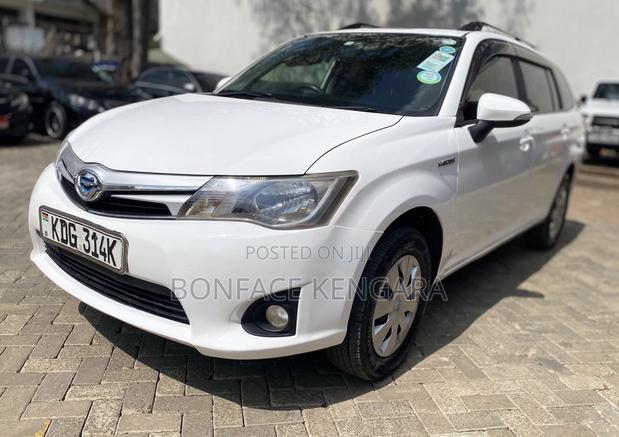 Toyota Corolla Fielder 1.5 Hybrid FWD 2014 White