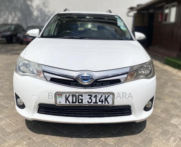 Toyota Corolla Fielder 1.5 Hybrid FWD 2014 White