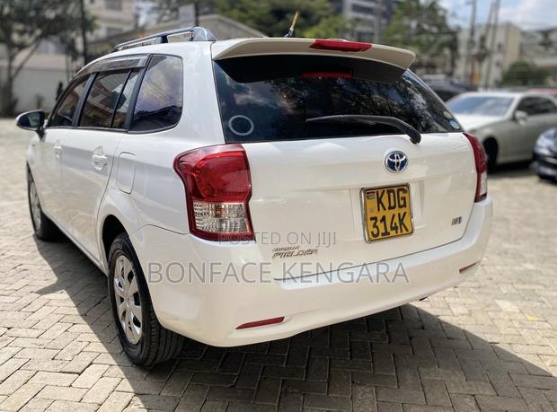Toyota Corolla Fielder 1.5 Hybrid FWD 2014 White