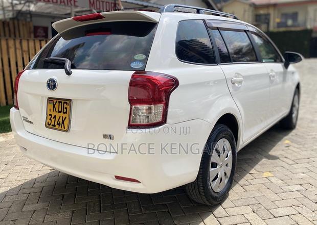Toyota Corolla Fielder 1.5 Hybrid FWD 2014 White