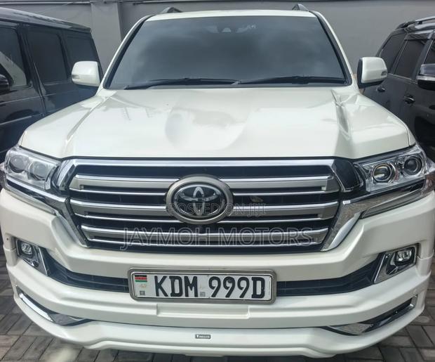 Toyota Land Cruiser 2017 White