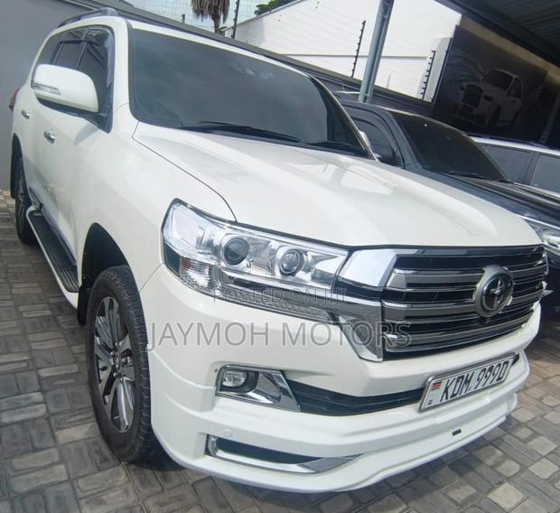 Toyota Land Cruiser 2017 White