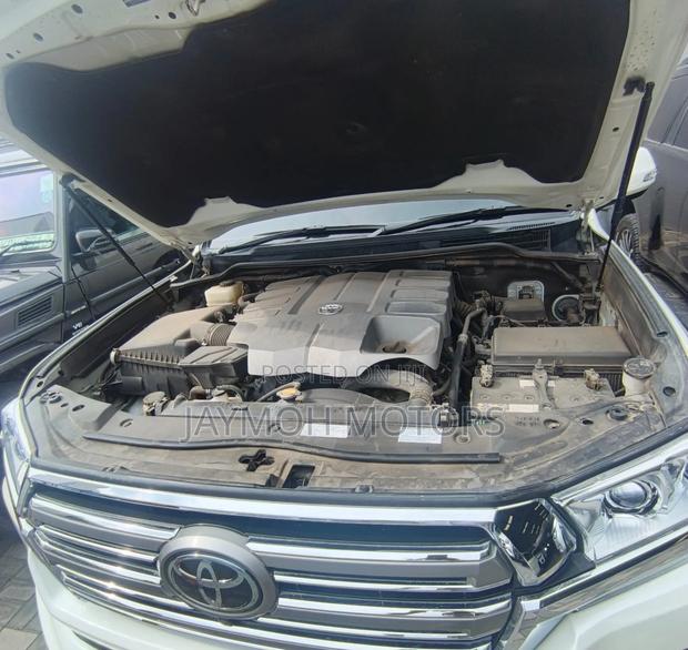 Toyota Land Cruiser 2017 White