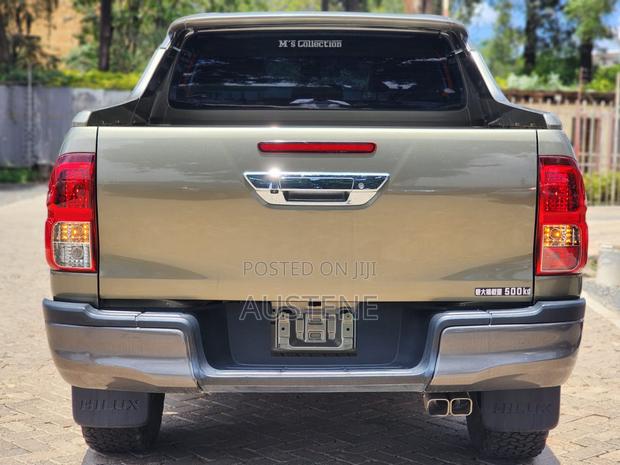 Toyota Hilux 2020 Brown