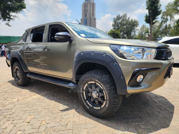 Toyota Hilux 2020 Brown