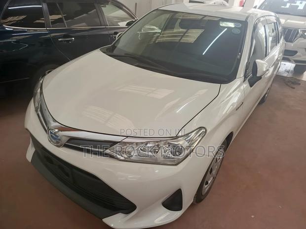 Toyota Corolla Fielder 2019 White