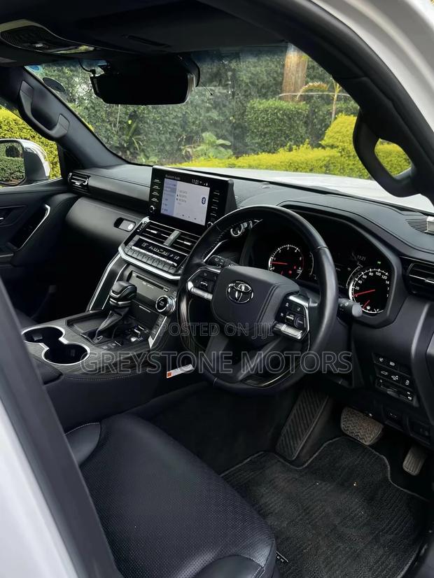 Toyota Land Cruiser 3.3 Diesel 4WD 2022 White