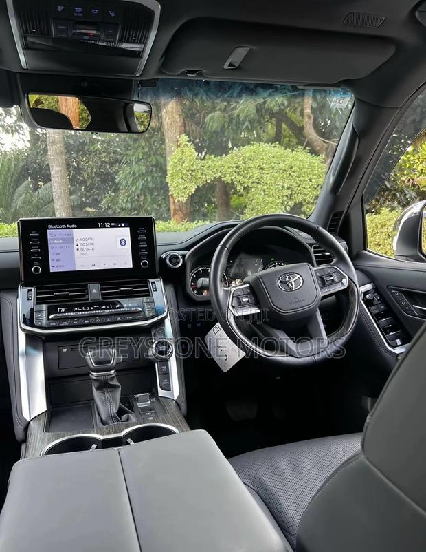 Toyota Land Cruiser 3.3 Diesel 4WD 2022 White
