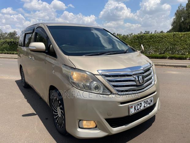 Toyota Alphard 2.4 Petrol FWD 2011 Gold
