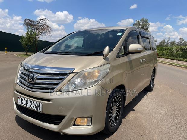 Toyota Alphard 2.4 Petrol FWD 2011 Gold