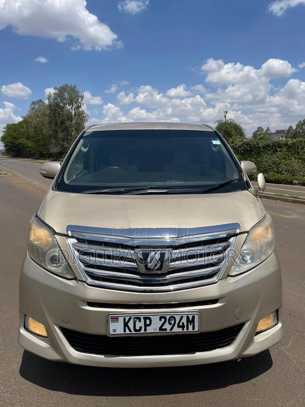 Toyota Alphard 2.4 Petrol FWD 2011 Gold