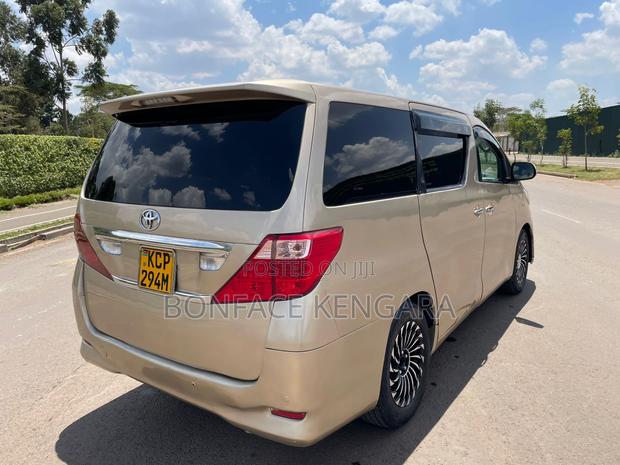 Toyota Alphard 2.4 Petrol FWD 2011 Gold
