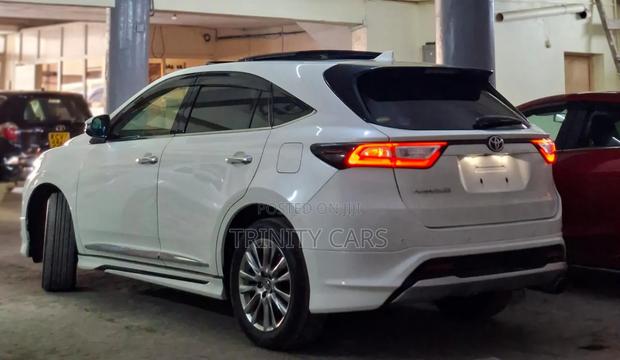 Toyota Harrier 2.0 4WD 2019 White