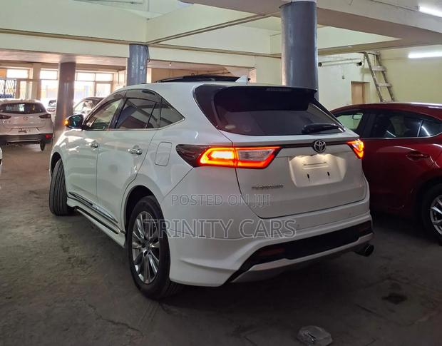 Toyota Harrier 2.0 4WD 2019 White