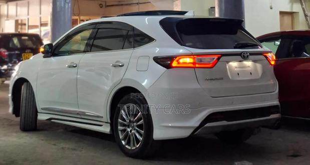 Toyota Harrier 2.0 4WD 2019 White
