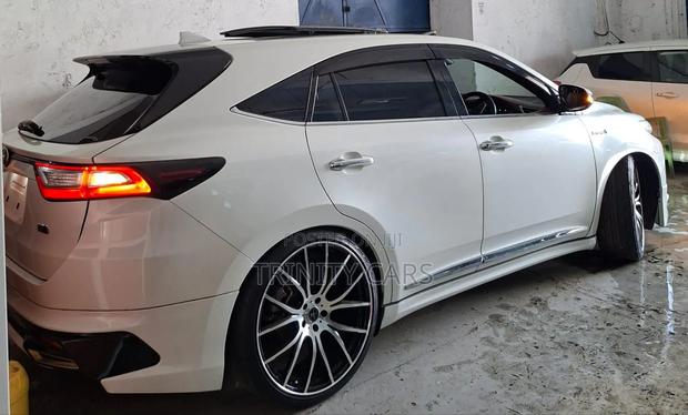 Toyota Harrier 2.5 Hybrid 4WD 2019 White