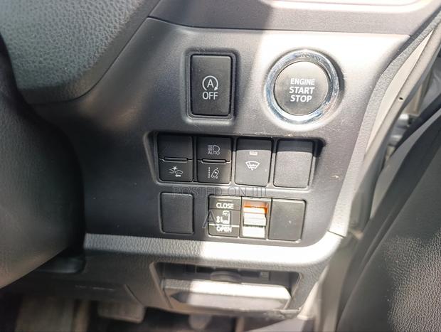 Toyota Voxy 2019 Silver