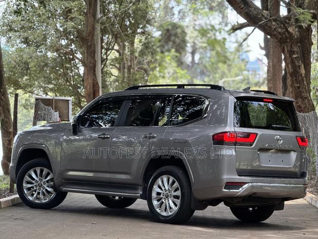 Toyota Land Cruiser 3.3 Diesel 4WD 2021 Gold