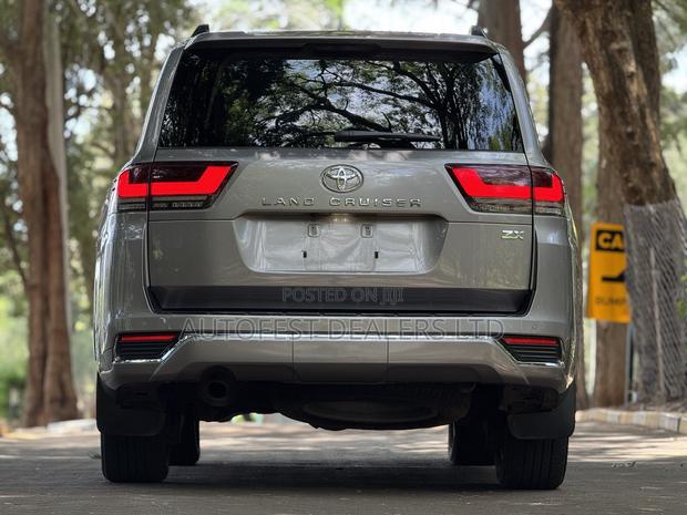 Toyota Land Cruiser 3.3 Diesel 4WD 2021 Gold