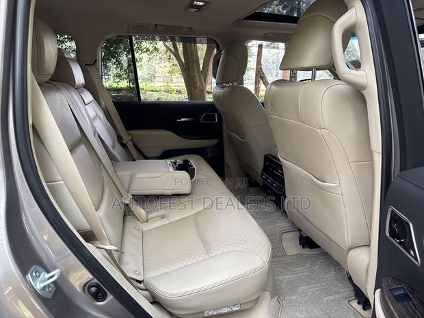 Toyota Land Cruiser 3.3 Diesel 4WD 2021 Gold