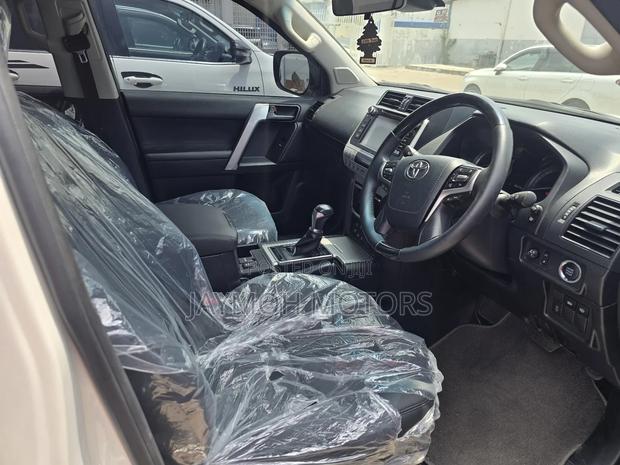 Toyota Land Cruiser Prado 2018 White