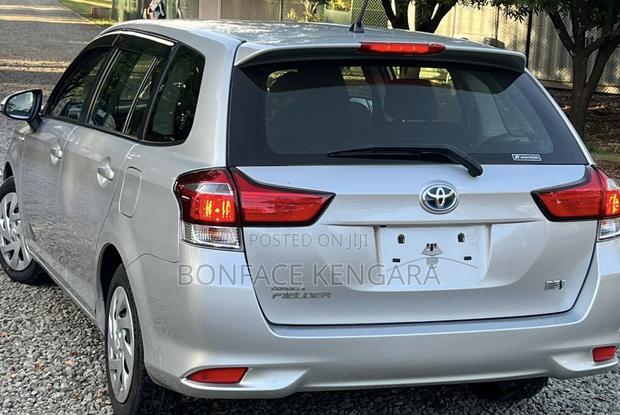 Toyota Corolla Fielder 1.5 Hybrid FWD 2018 Silver