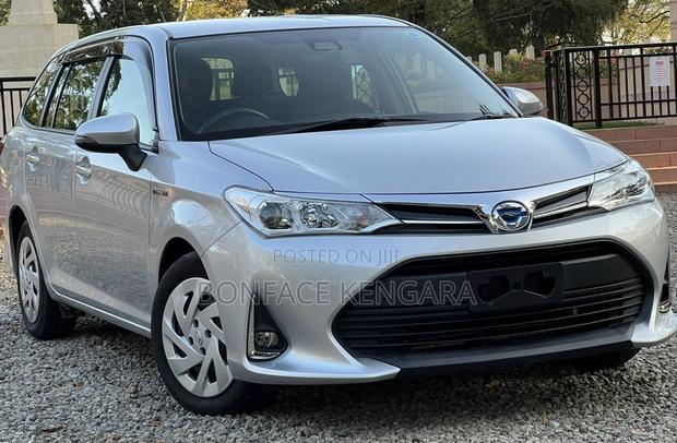 Toyota Corolla Fielder 1.5 Hybrid FWD 2018 Silver