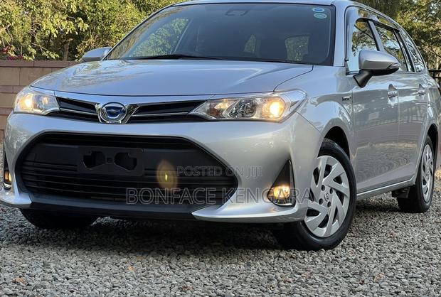 Toyota Corolla Fielder 1.5 Hybrid FWD 2018 Silver