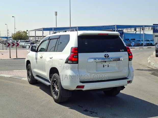 Toyota Land Cruiser Prado 2.8 2019 White