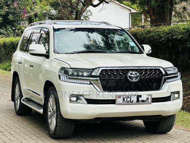 Toyota Land Cruiser 4.6 V8 ZX 2011 White