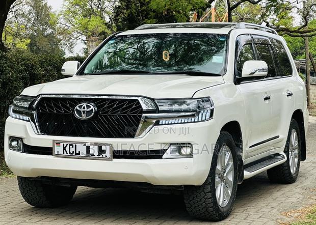 Toyota Land Cruiser 4.6 V8 ZX 2011 White