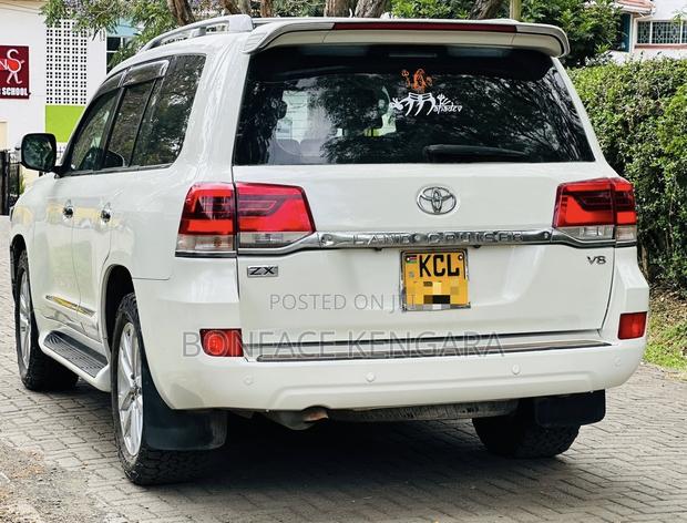 Toyota Land Cruiser 4.6 V8 ZX 2011 White