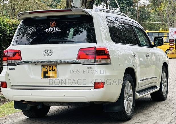 Toyota Land Cruiser 4.6 V8 ZX 2011 White