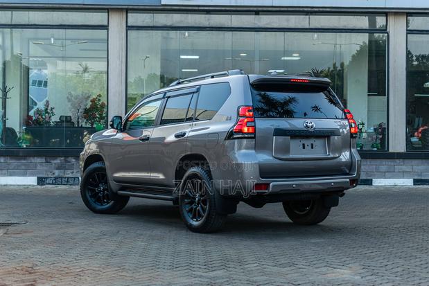 Toyota Land Cruiser Prado 2.8 2023 Brown