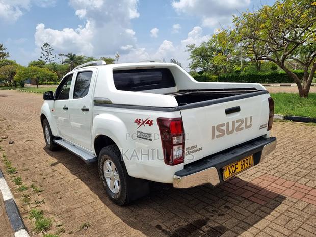 Isuzu D-MAX 2015 White